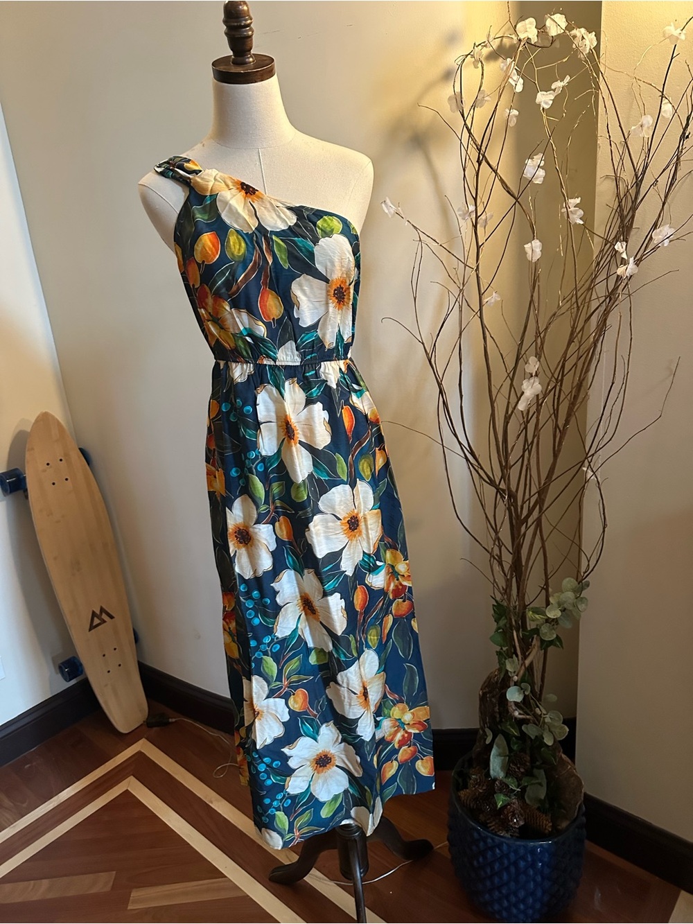Floral One-Shoulder Midi Dress in Navy and White - Picture 5 of 7